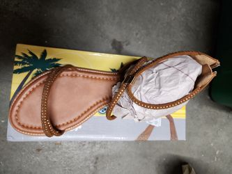 brand-new-in-box Forever Link strappy flat sandals in a tan/cognac color featuring rhinestone-embellished straps. 8.5