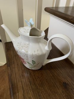 LENOX BUTTERFlY MEADOW Watering Can. 