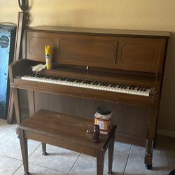 Winter Upright Piano All Keys Work Great A Little Out Of Tune Though But Sounds Great Of Tune 