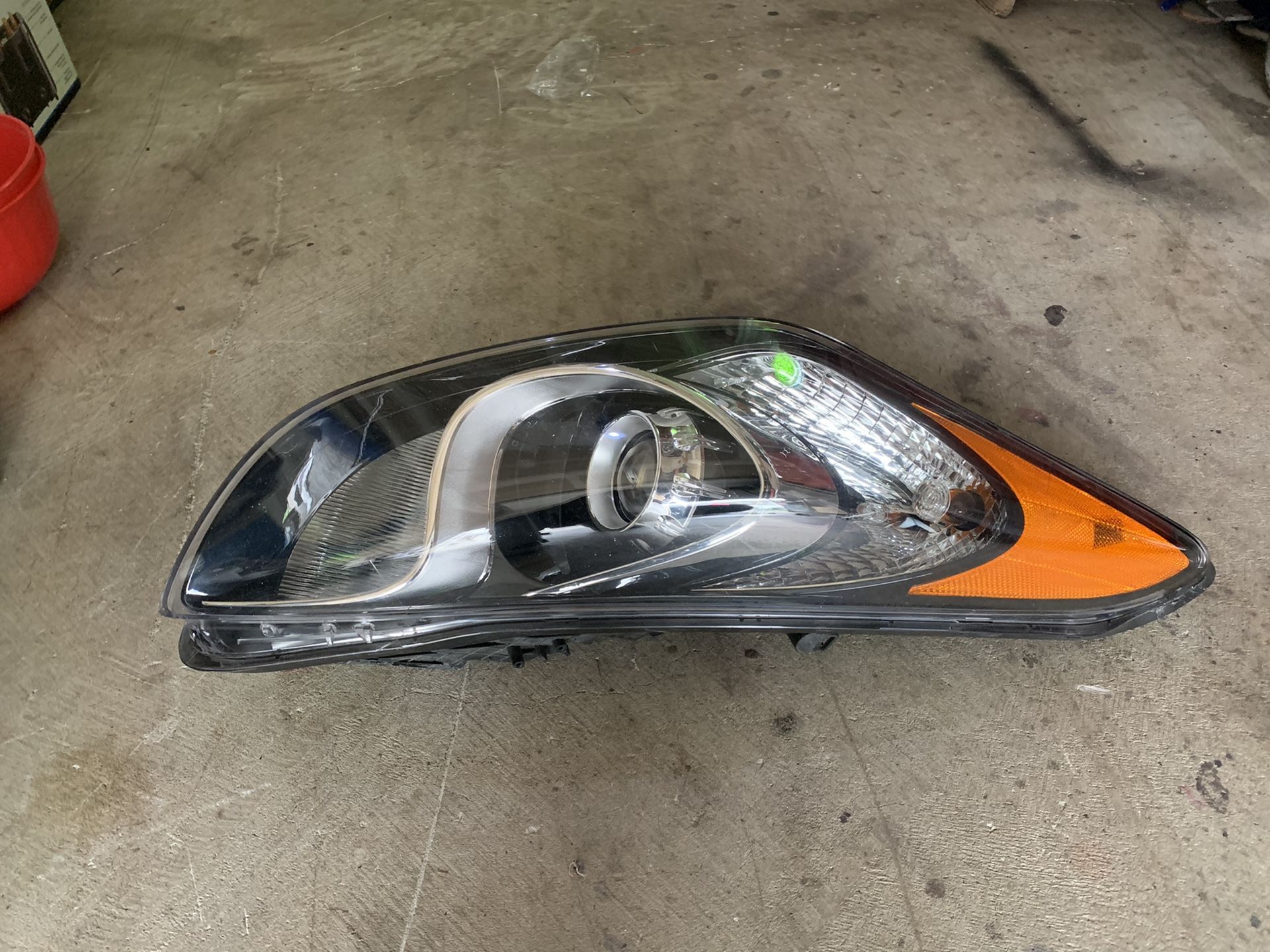 Headlight for Hyundai ELANTRA 2013, perfect condition