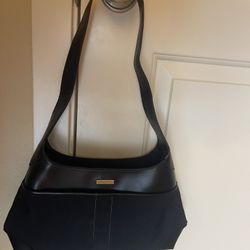 Lady Hangs Bag 