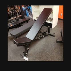 HEAVY DUTY COMMERCIAL GRADE 1000 LBS CAPACITY ADJUSTABLE BENCH THAT CAN INCLINE, FLAT AND MILITARY PRESS WITH WHEELS ( BRAND NEW IN THE BOX  )