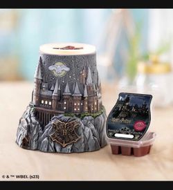 New in Box Harry Potter Hogworts Castle Scentsy Wax Warmer or Nightlight