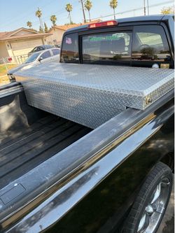Truck tool box