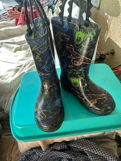 Rain boots for kids $2