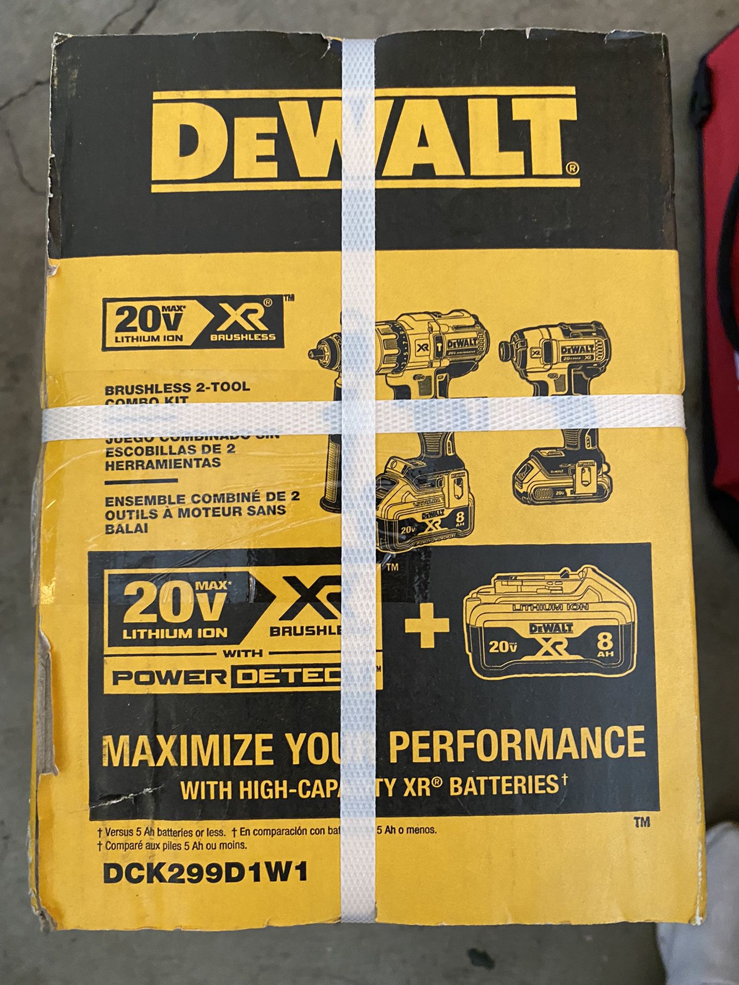 New Dewalt Xr Impact And Hammer Drill Drive With 8.0 Battery And Charger 