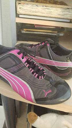 Ladies pink PUMA shoes