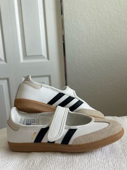 Adidas Samba Jane White Black Gum Kid size 4.5. Equivalent to size 6 in Women