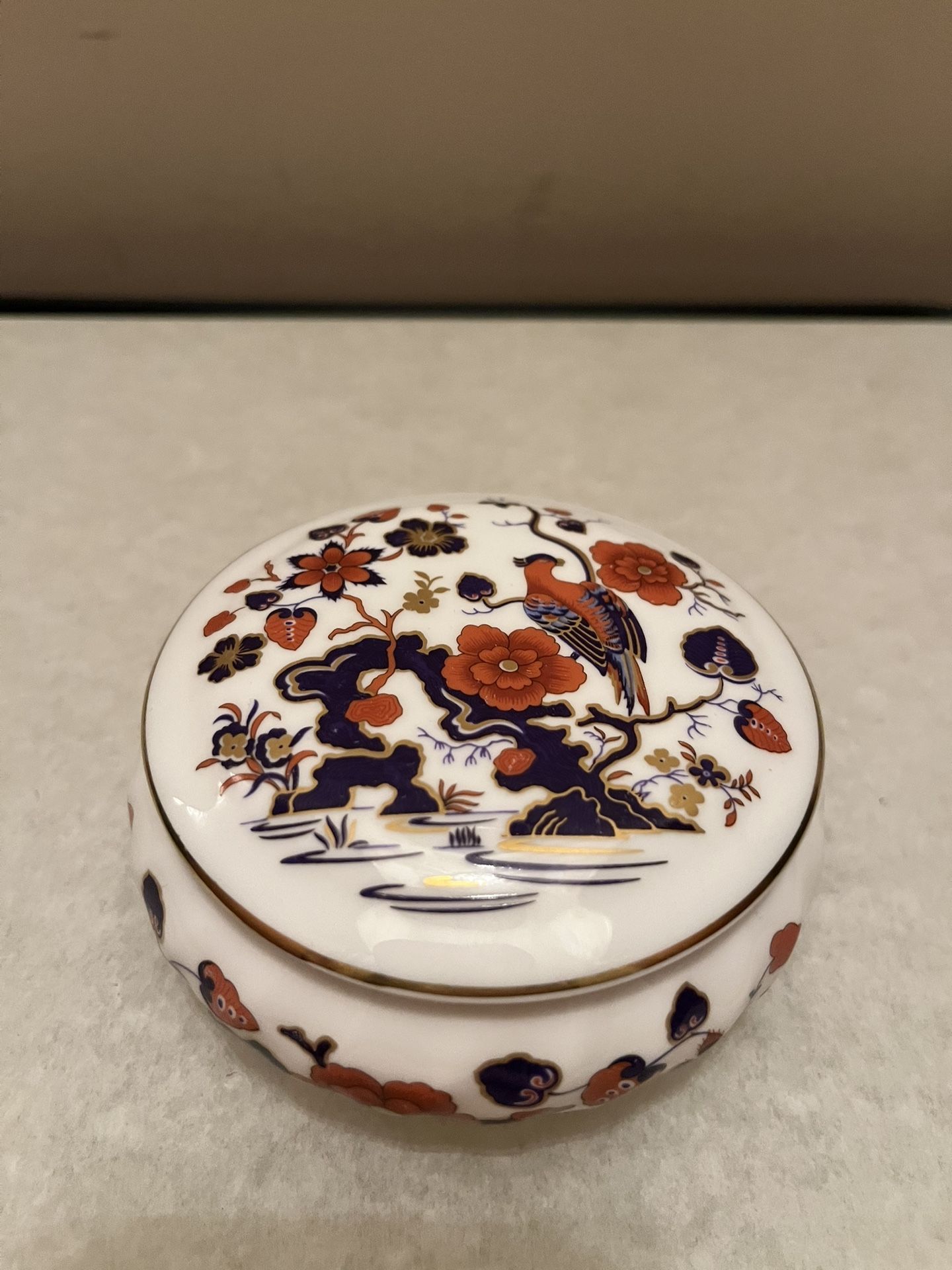 AYNSLEY FINE BONE CHINA VINTAGE LIDDED TRINKET DISH {BIRD OF PARADISE}