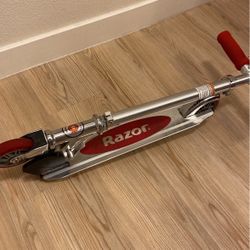 Razor collapsible scooter