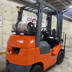 TOYOTA M7 forklift 5500 lb,3 stage, side shift 