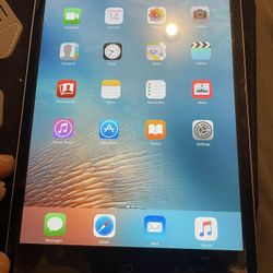 Like New iPad 2nd Gen Wifi And Cellular 
