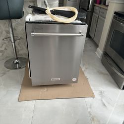 KitchenAid Built-In Dishwasher – Works Perfectly