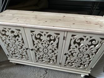 Farmhouse Accent Storage Cabinet / Sideboard