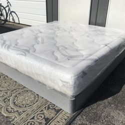 New King Size 12” Cloud Memory Foam Mattress And Foundation / Box Spring 