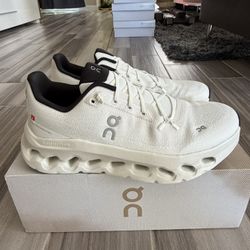 ON Women's Cloud Cloudtilt Running Shoes - Pearl/Ice Zendaya - Size 9, 9.5