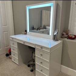 make up vanity 