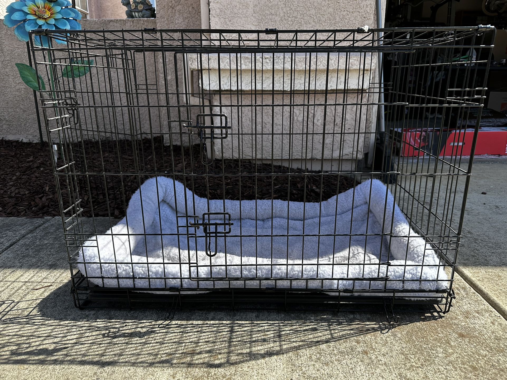 🐶 Frisco Fold & Carry Double Door Dog Crate + Cushion – Great Deal!