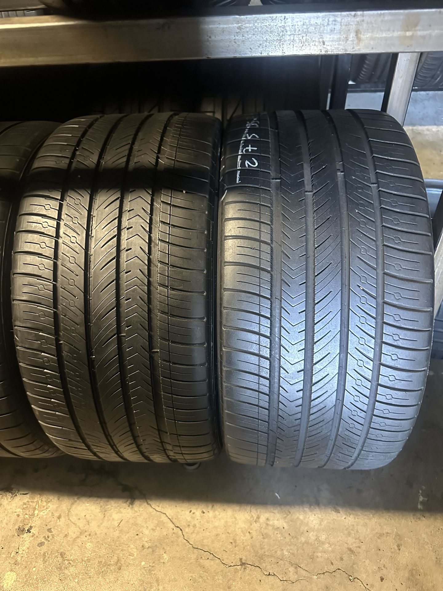 PAIR OF TIRE 275 35 20 MICHELIN 85% LIFE