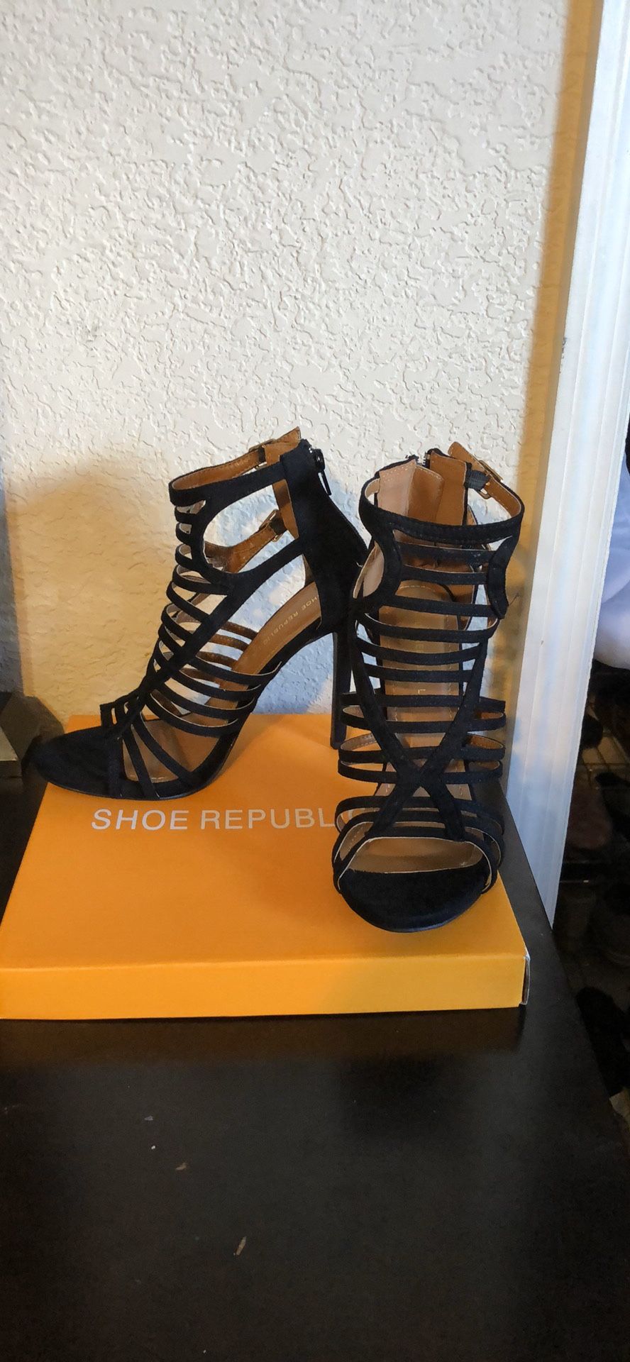 Black heels size 7.5