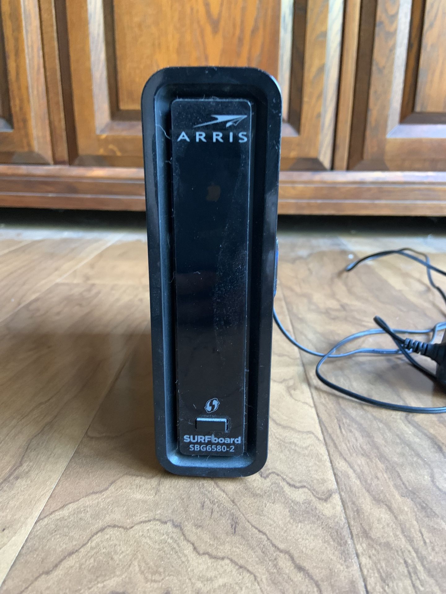 ARRIS Surfboard SBG6580-2 8x4 DOCSIS 3.0 Cable Modem/Wi-Fi Router