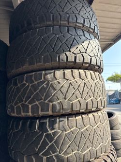 Vendo 295/65/ar20 las 4 llantas Toyo Rt las 4 por $210