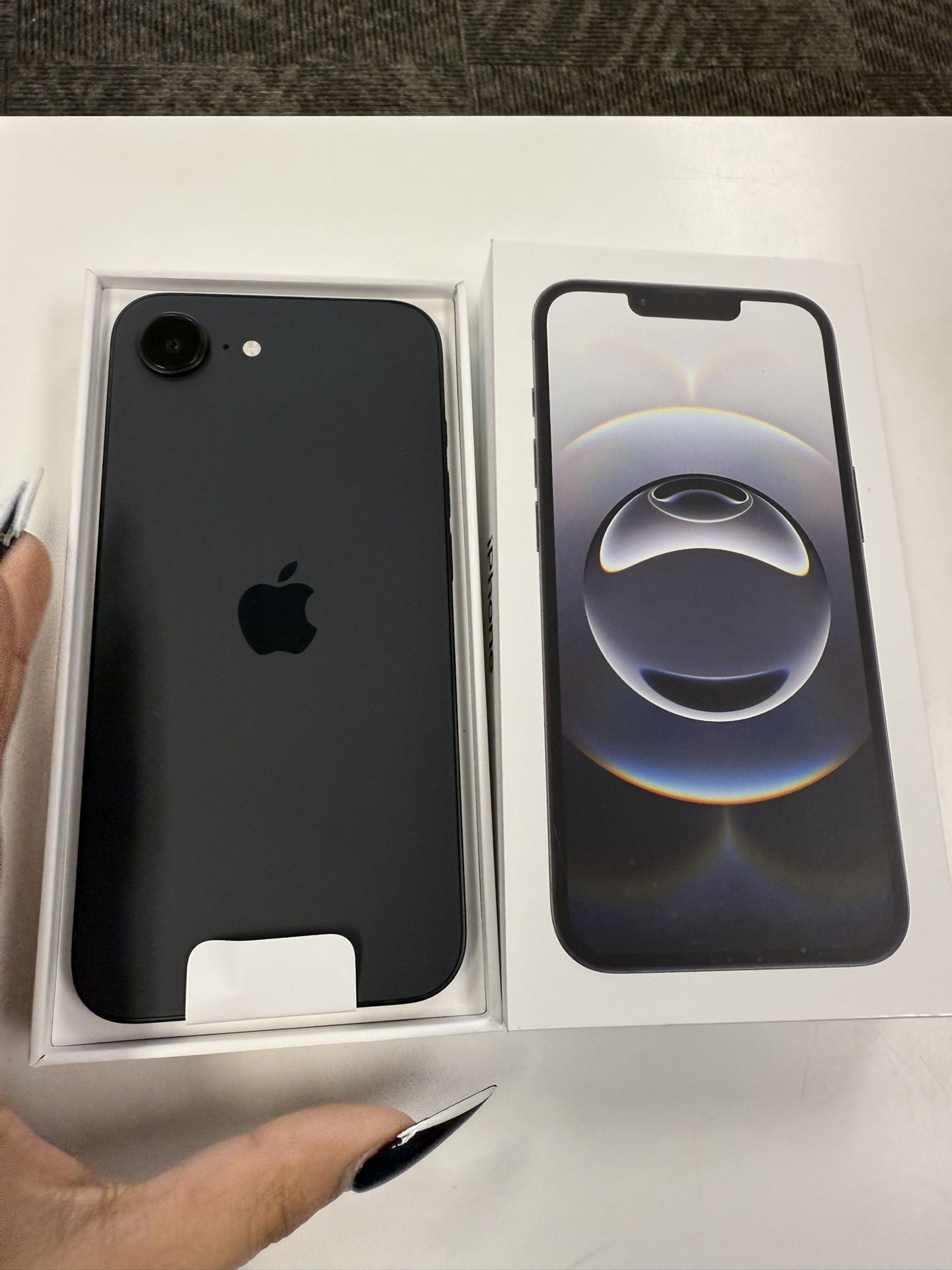 iPhone 16e
