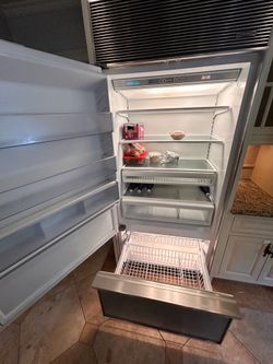 Sub-Zero Built-In Refrigerator – Stainless Steel – Great Condition