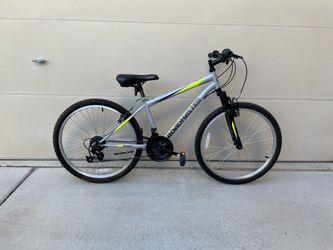 Roadmaster Granite Peak Mountain Bike Silver Midsize 24” wheels 18 Speed