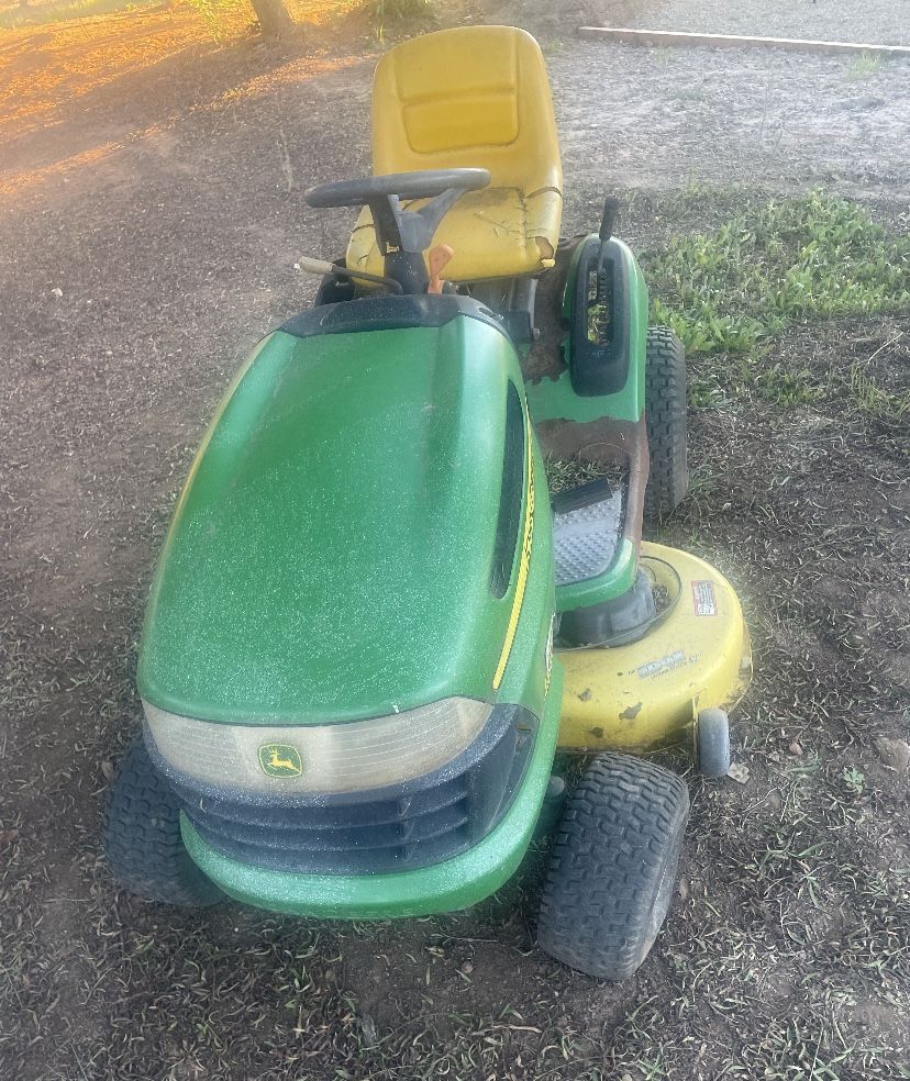 John Deere Tractor Lawn Mower 
