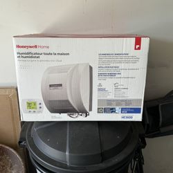 Honeywell Home Whole-House Humidifier & Thermostat  HE360D