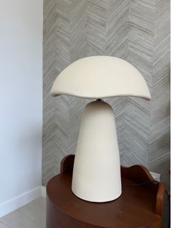 Table Lamp — Like New
