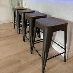 Bar Stools – Metal & Wood Seat (Great Condition)