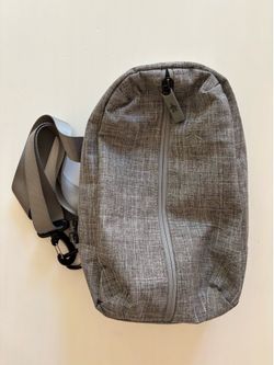 Penguin munsing wear sling bag