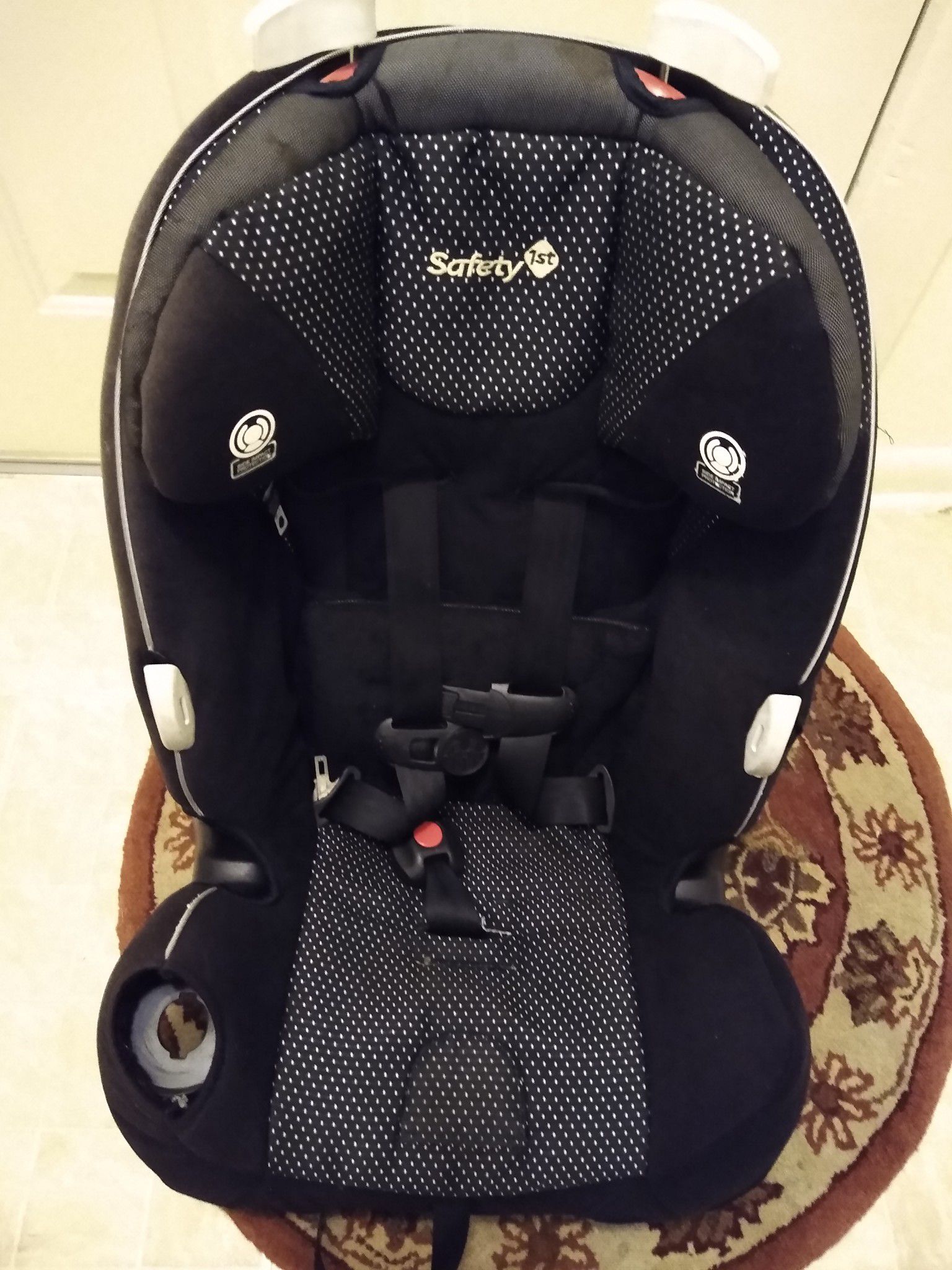 Used car seat one has missing cup are offer