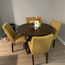 Round Table 