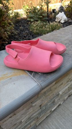 Girl sandles