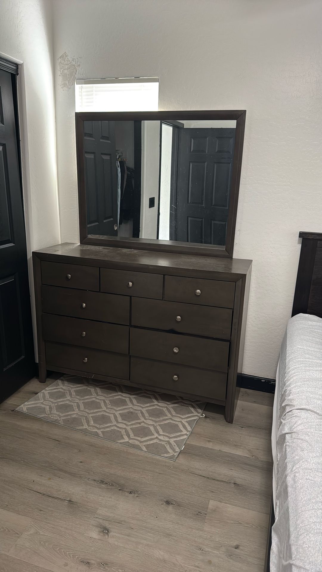 Dresser With Mirror