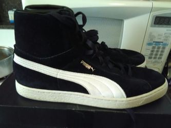 Suede pumas very good condition size 10/1/2