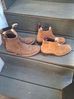 Botas buenas condisiones size 2 y 4 $30 for both