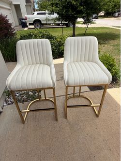 Beautiful barstools set of 2 velvet and super comfortable