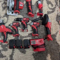 Milwaukee M18 Tool Set (8pcs.) +  10 Sets Of Accessories