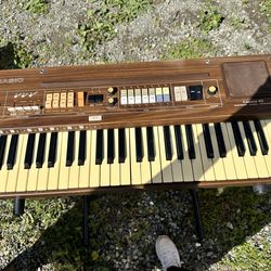 vintage Casio Casiotone 401 electronic keyboard