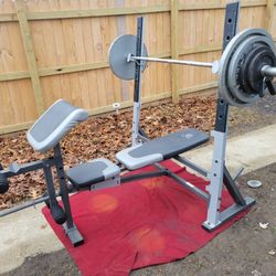 GOLD'S GYM XR 18.9 OLYMPIC BENCH 
SQUAT RACK. INCLINE. PREACHER PAD  ADJUSTABLE SEAT EXCELLENT CONDITION 230Lbs 2" HOLE OLYMPIC PLATES. 2-45s. 2-35s. 