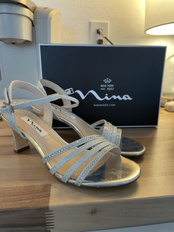 Niña Brand formal sandals size 6 1/2. Only wore once.