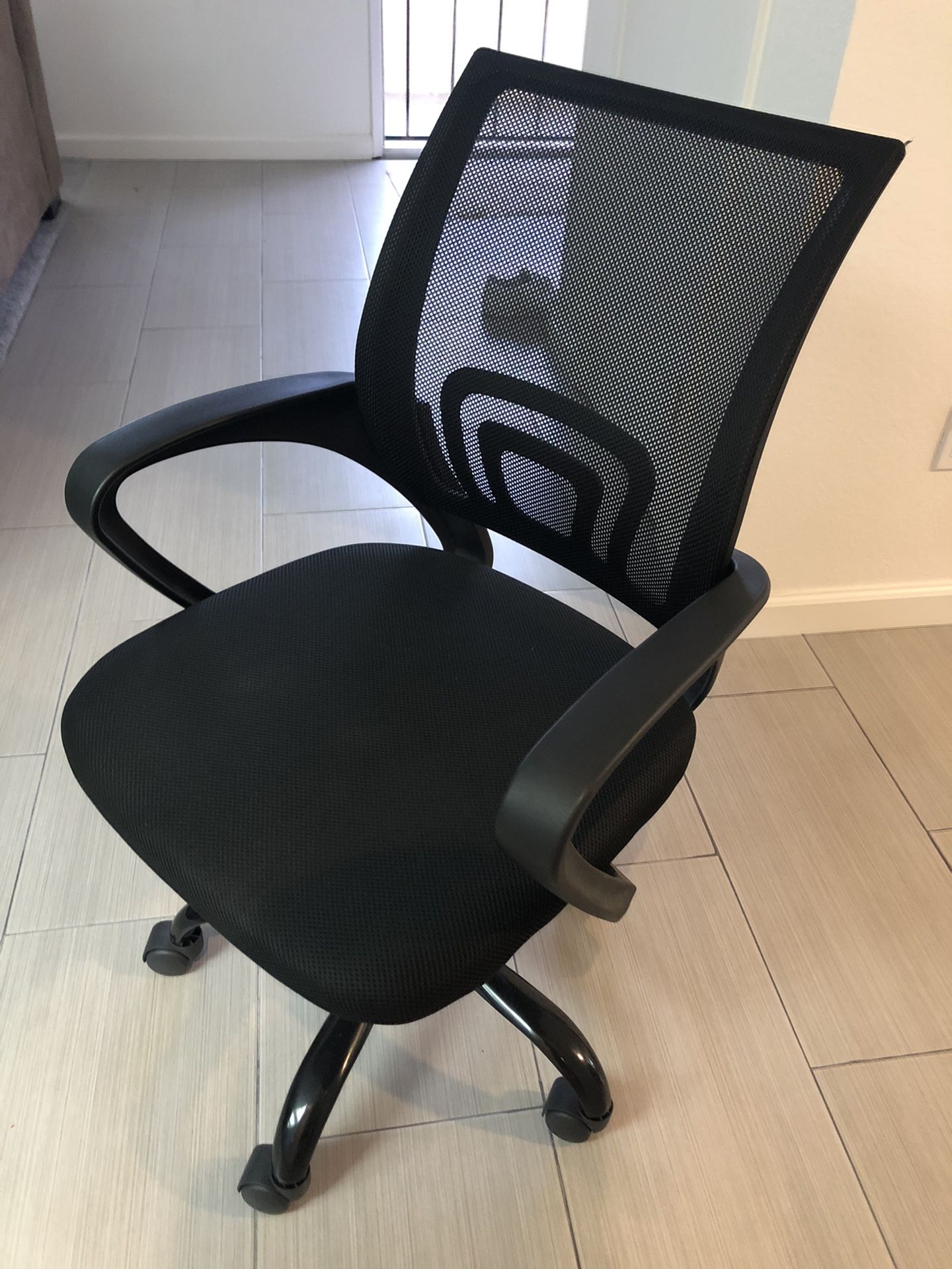 Mesh desk chair