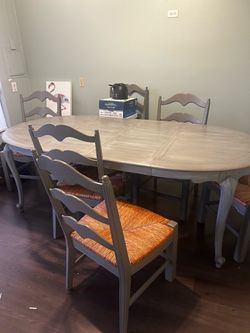 Dining Room Table w/6 Chairs