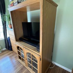 Entertainment center/ TV stand