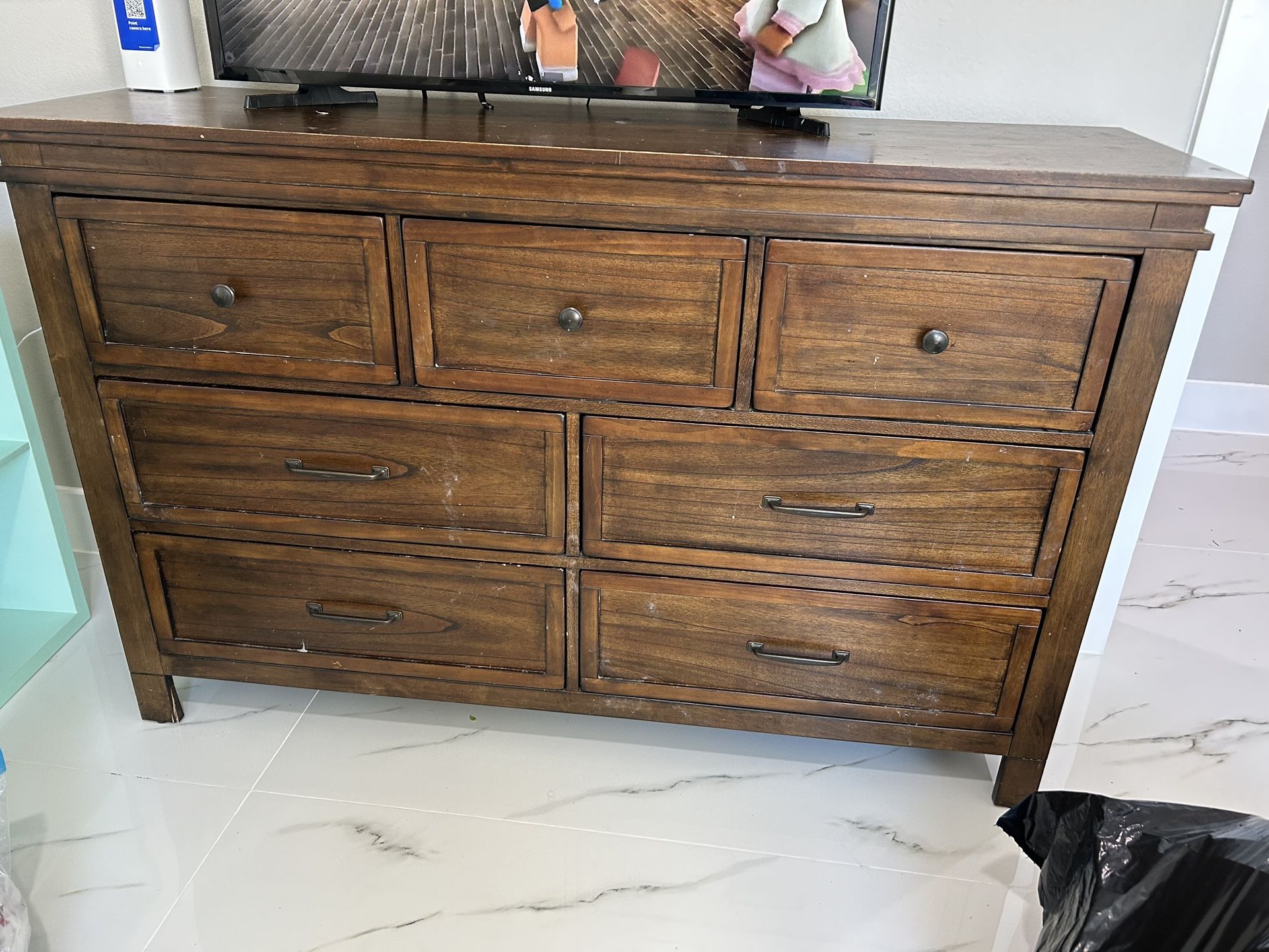 Dresser And Mirror Set