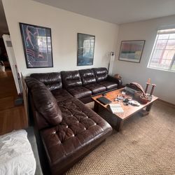 Large Leather Sectional Couch. Very Comfy!!